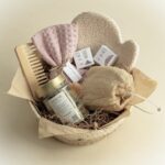 bathtimerelaxbotanicalbathnaturalgiftboxscrubspongestowelcottoninabasket