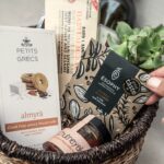 giftbasketwhiteandredwinesaltycookieschocolategreekpastelitomatinychutney